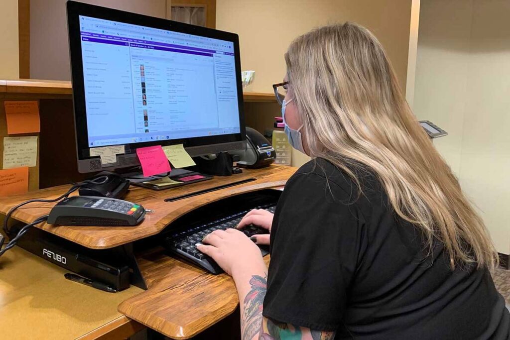 Poor Posture Causes Neck Pain